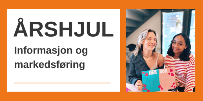 Orange og hviott banner med teksten: Årshjul. Informasjon og markedføring og et bilde av to smilende jenter som holder opp et skilt de har laget til internatrommet sitt.